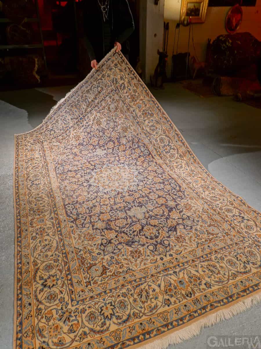 vaikuttava puoliantiikkinen 6la nain silkillä 272 x 173 cm