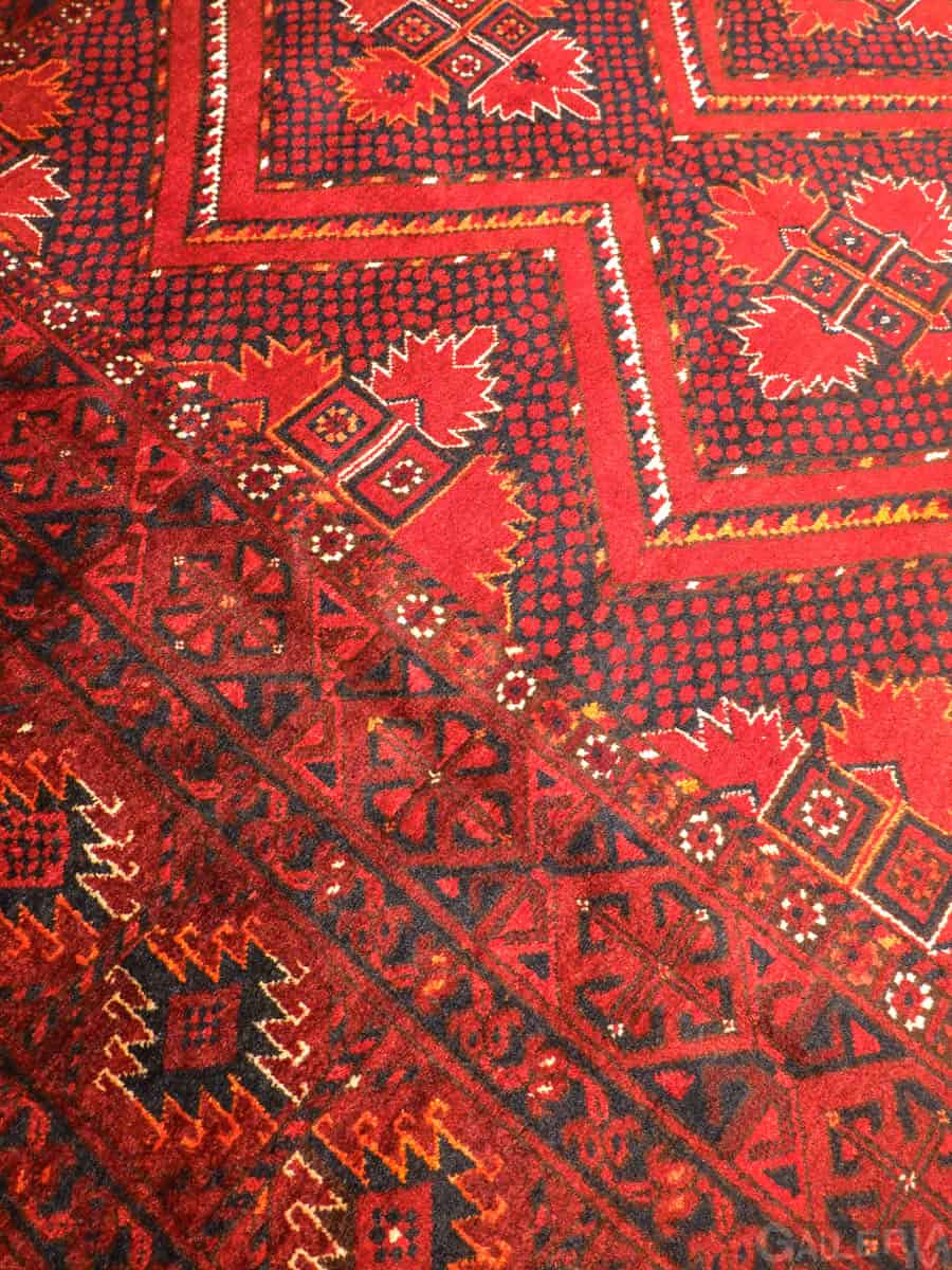säväyttävän punainen balutsi 300 x 200 cm