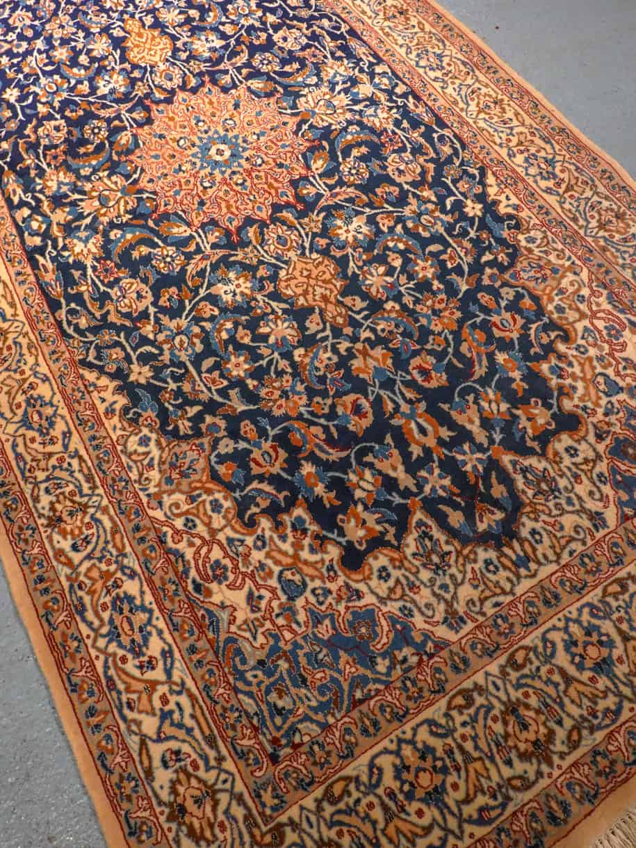 elegantti nain silkillä 280 x 137 cm