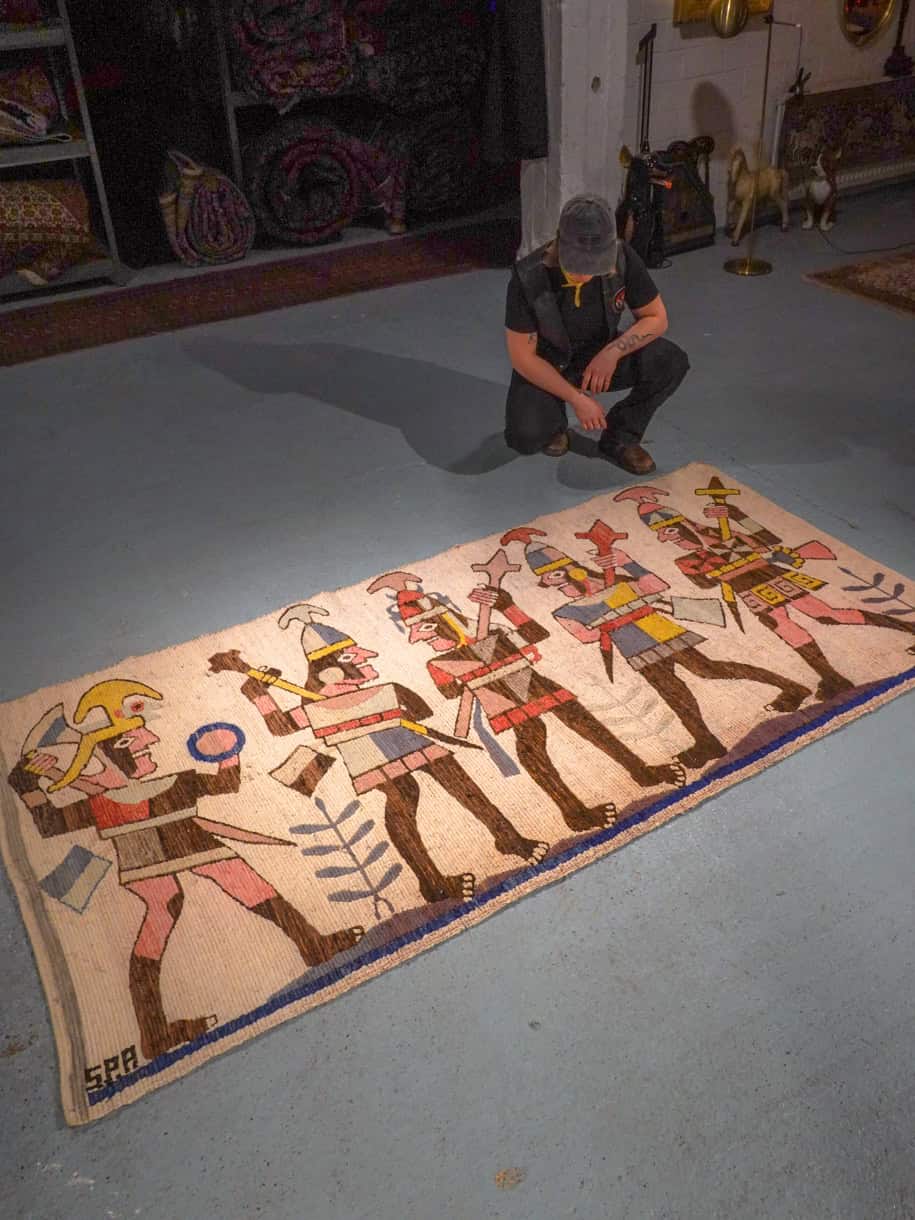 mielenkiintoinen eteläamerikkalainen matto 239 x 118 cm