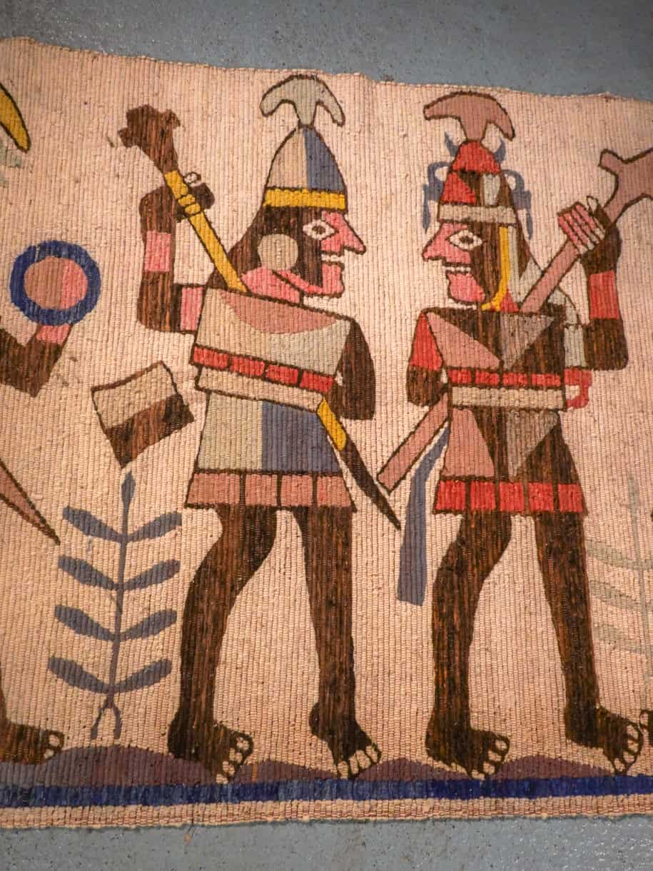 mielenkiintoinen eteläamerikkalainen matto 239 x 118 cm