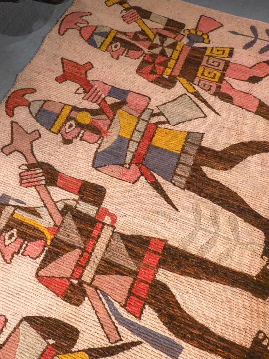 mielenkiintoinen eteläamerikkalainen matto 239 x 118 cm