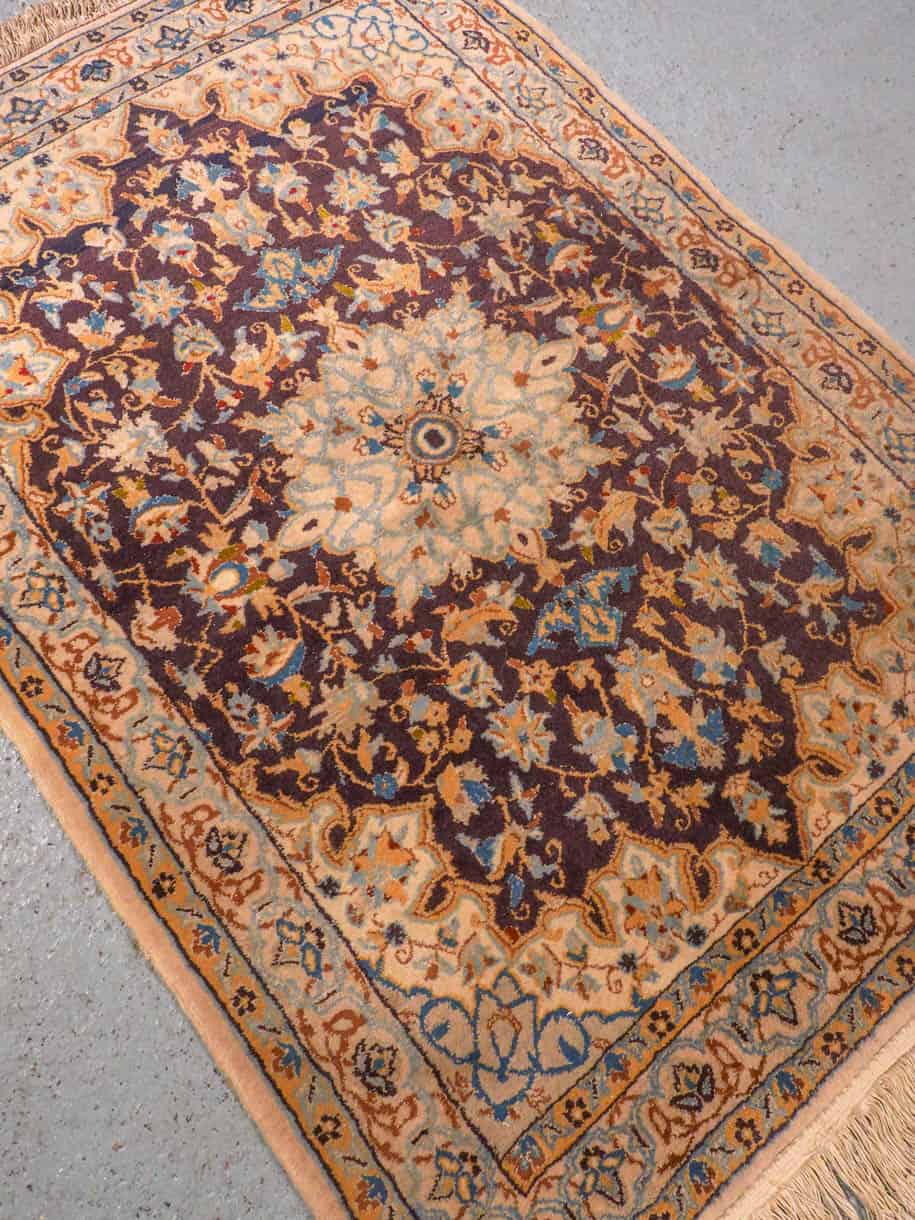 rauhallisen elegantti nain 124 x 86 cm