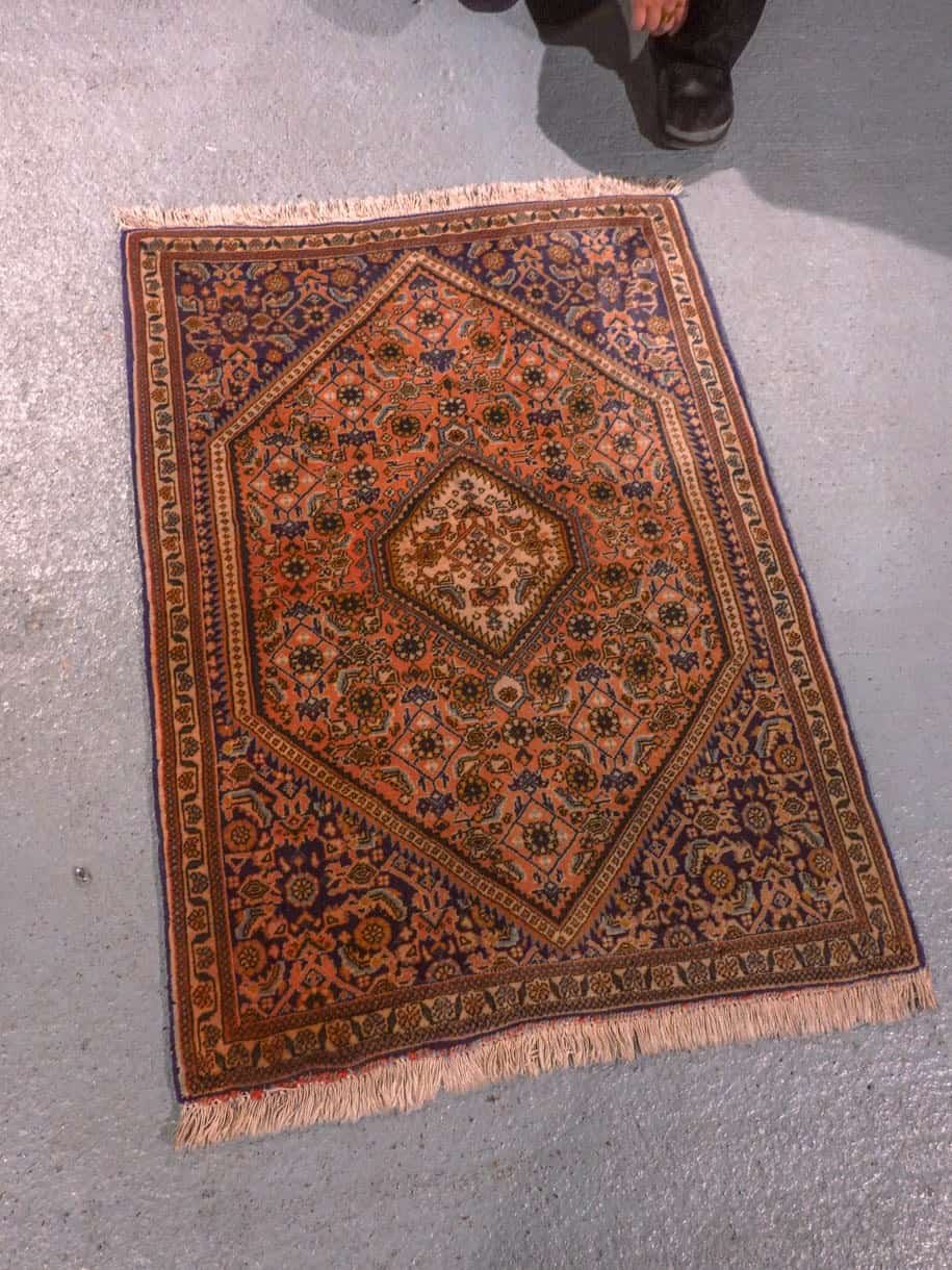 Maanläheinen käsinsolmittu Bijar-villamatto, 100 × 71 cm