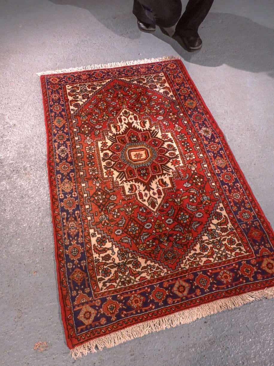 Punainen käsinsolmittu Bijar-villamatto, 130 × 81 cm
