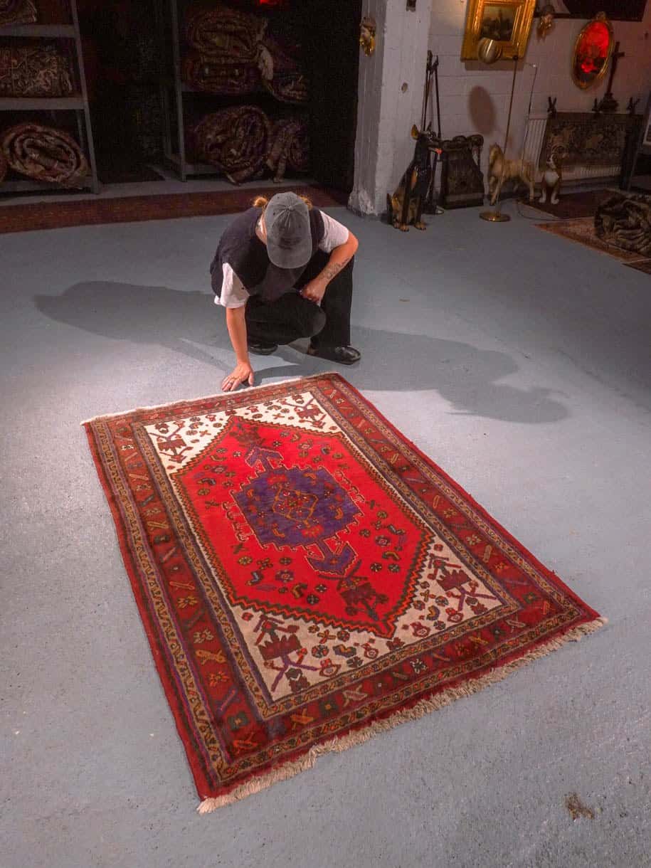 Punainen käsinsolmittu Hamadan-villamatto, 147 × 104 cm