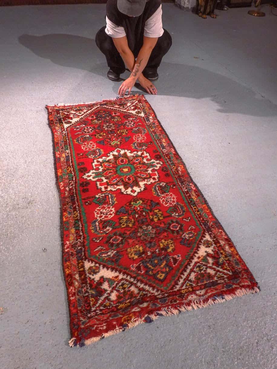 Punainen käsinsolmittu Hamadan-villamatto, 148 × 72 cm