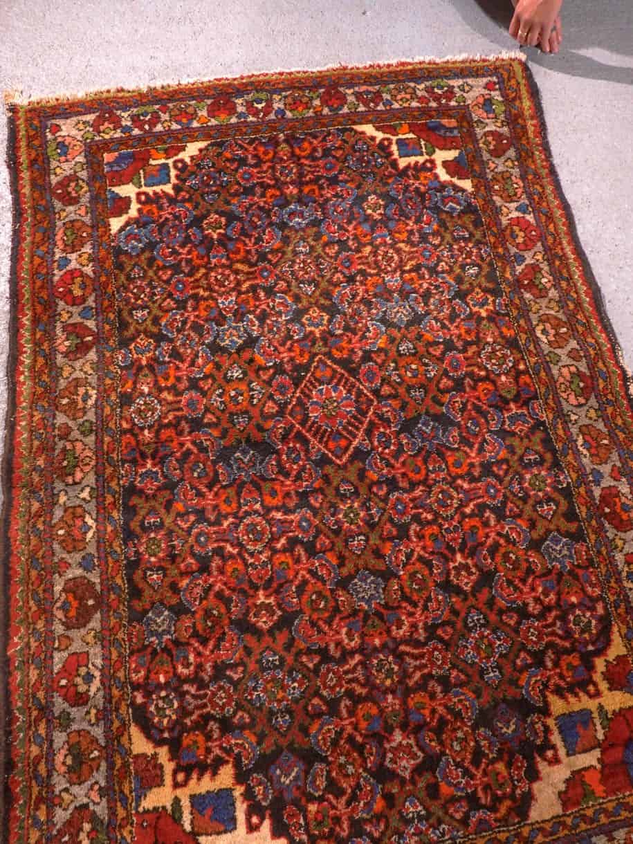 Punainen käsinsolmittu Hamadan-villamatto, 153 × 100 cm