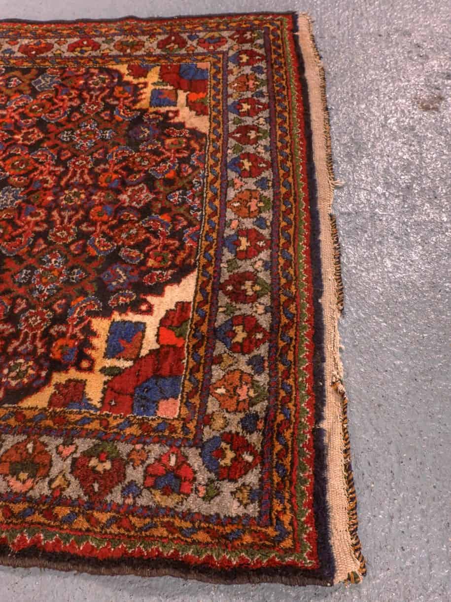 Punainen käsinsolmittu Hamadan-villamatto, 153 × 100 cm
