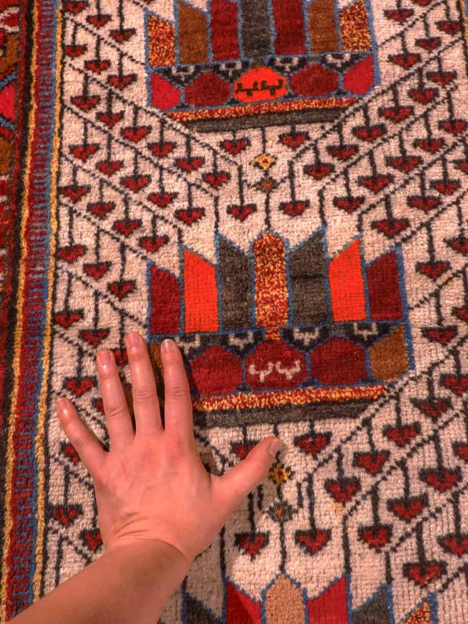 Punainen käsinsolmittu Hamadan-villamatto, 157 × 103 cm