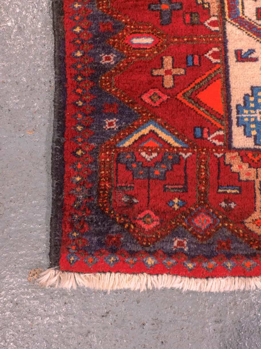 Punainen käsinsolmittu Hamadan-villamatto, 157 × 103 cm