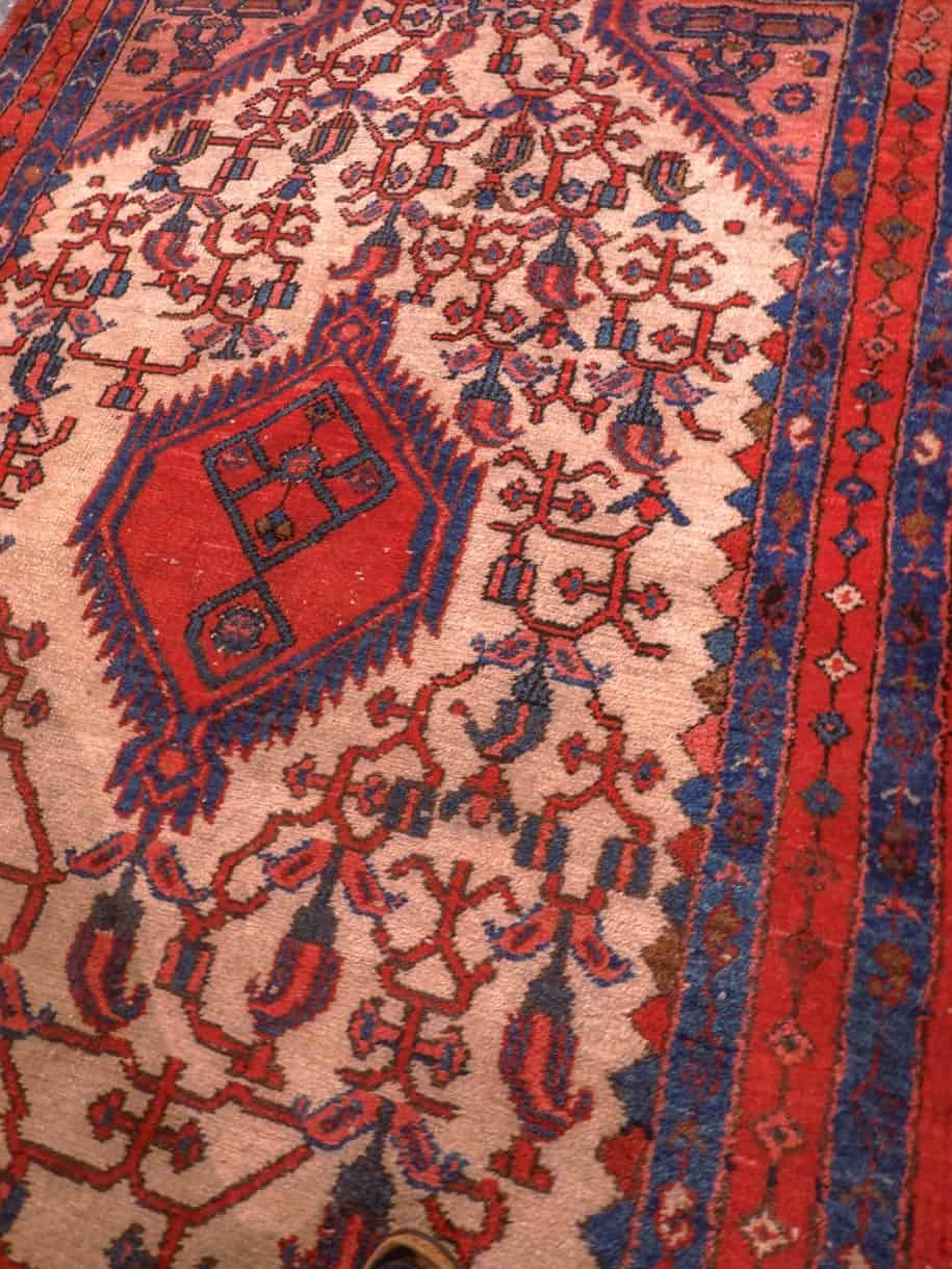 Punainen käsinsolmittu Hamadan-villamatto, 165 × 107 cm