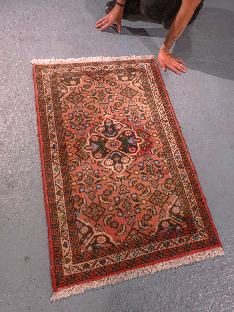 Punainen käsinsolmittu Hamadan-villamatto, 98 × 63 cm