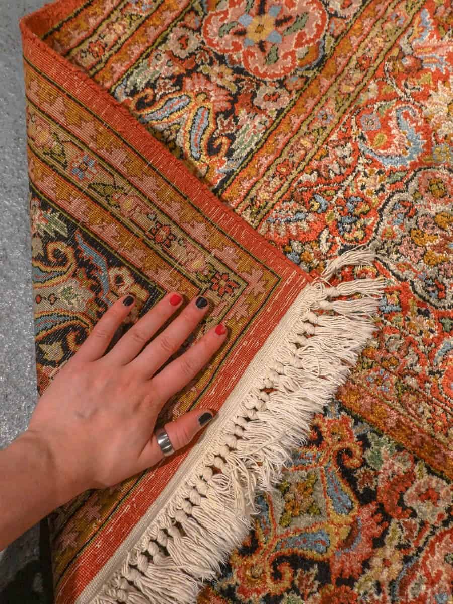 Vaalea käsinsolmittu Kashmir-silkkimatto, 288 × 179 cm