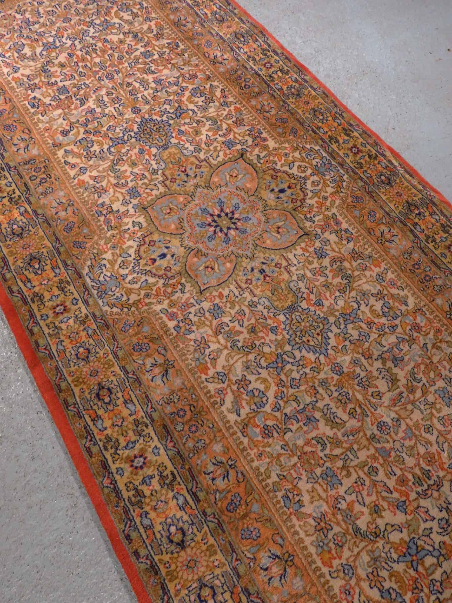 Maanläheinen käsinsolmittu Kashmir-villamatto, 240 × 95 cm
