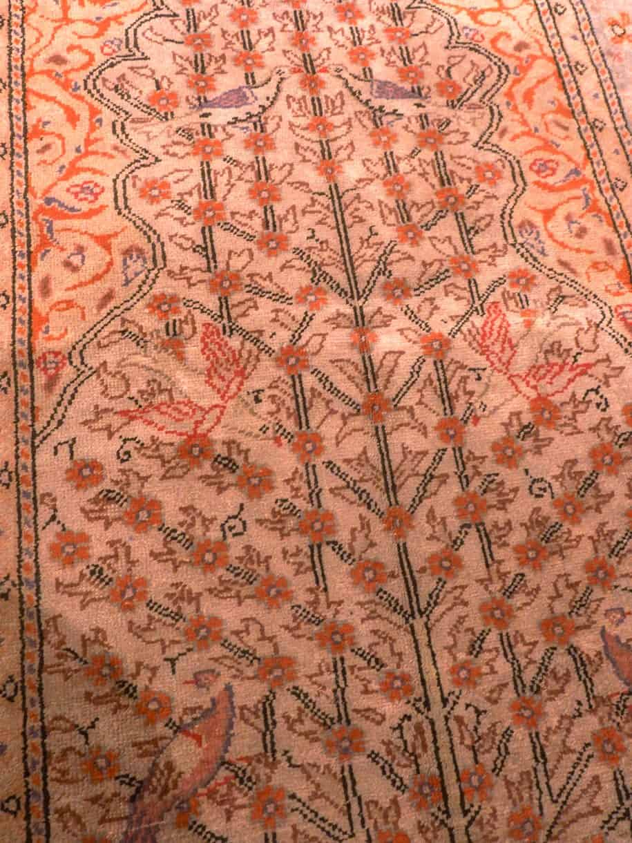 Vaalea käsinsolmittu Kayseri-villamatto, 132 × 86 cm