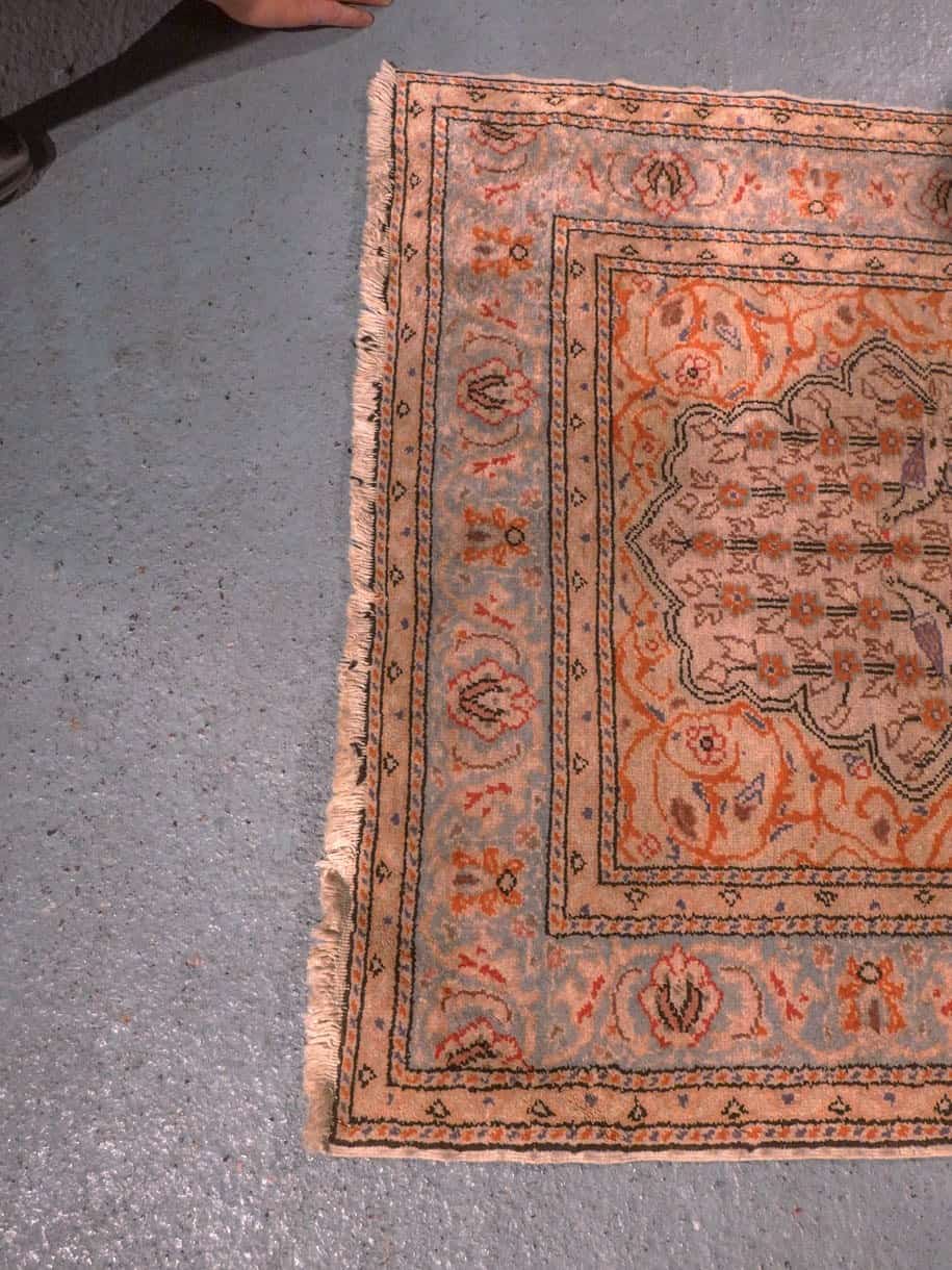 Vaalea käsinsolmittu Kayseri-villamatto, 132 × 86 cm