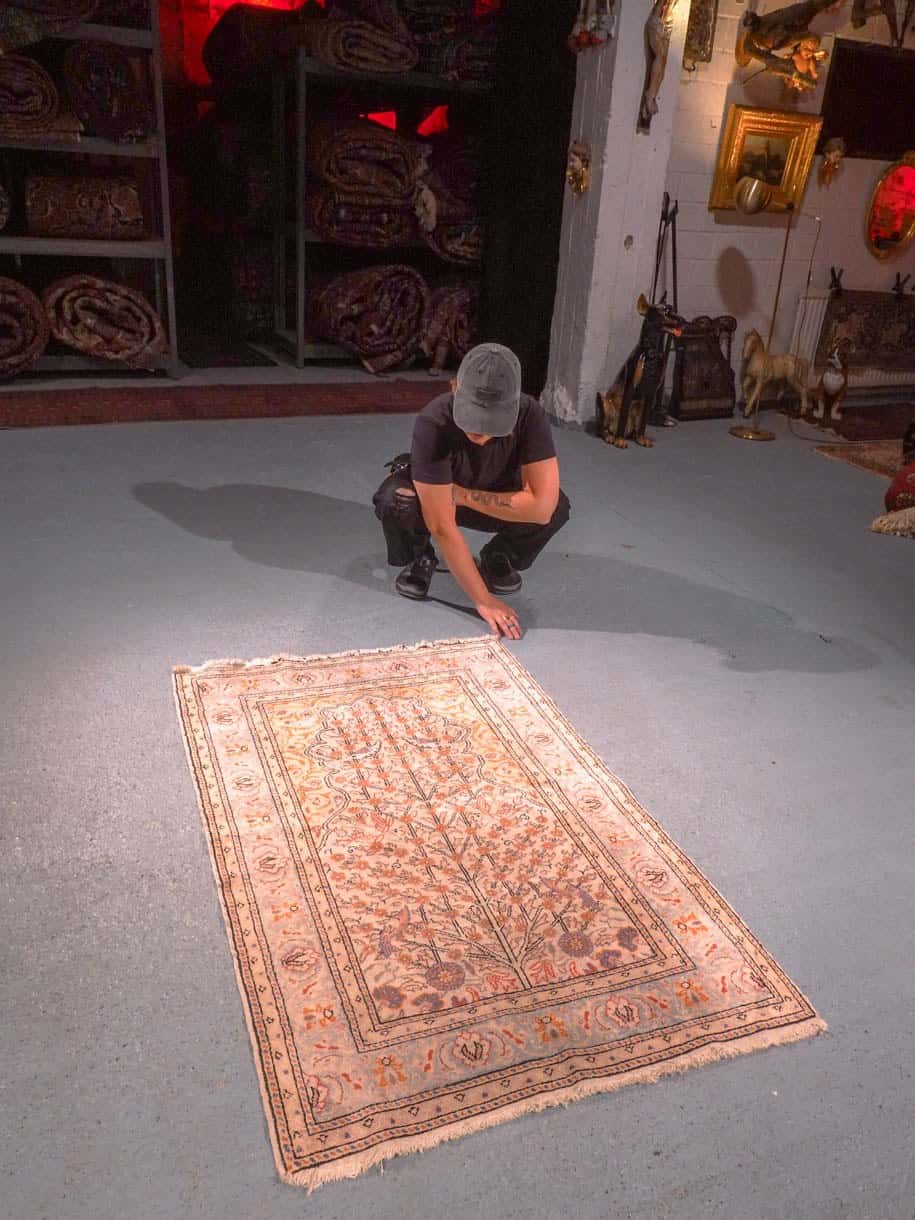 Vaalea käsinsolmittu Kayseri-villamatto, 132 × 86 cm