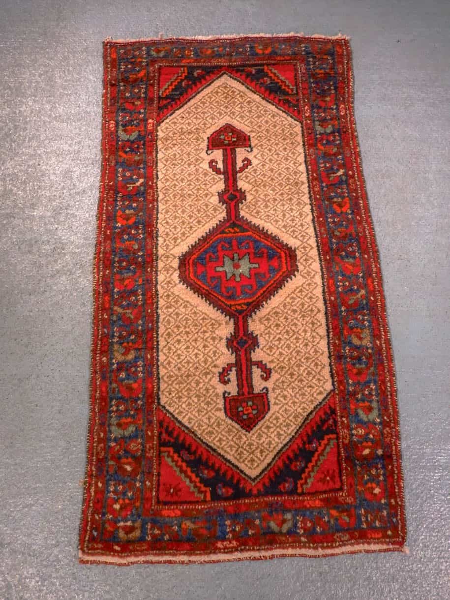 Punainen käsinsolmittu Koliai-villamatto, 180 × 95 cm