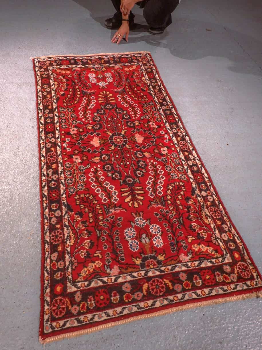 Punainen käsinsolmittu Lilihan-villamatto, 162 × 80 cm