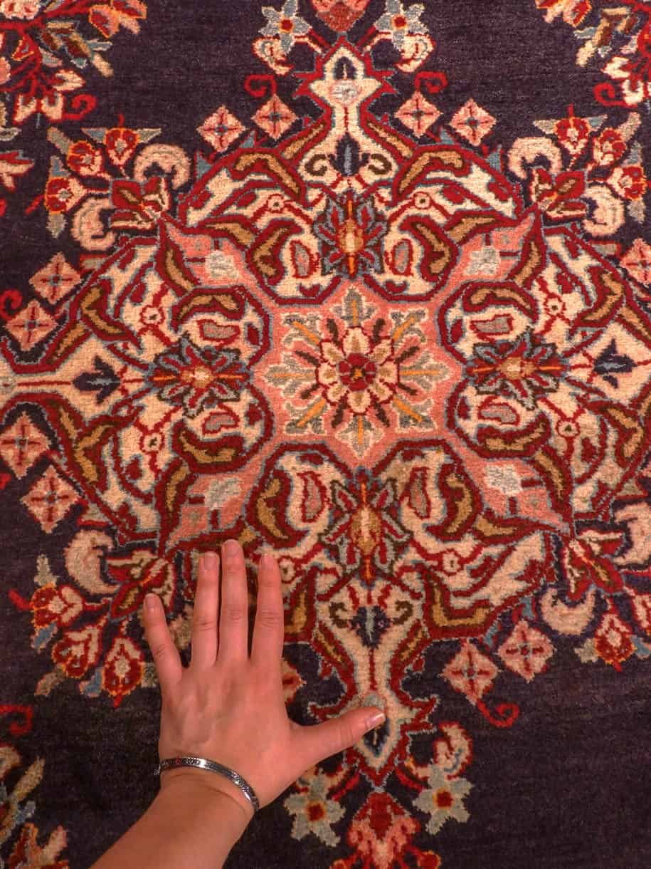 Punainen käsinsolmittu Sarouk-villamatto, 155 × 105 cm
