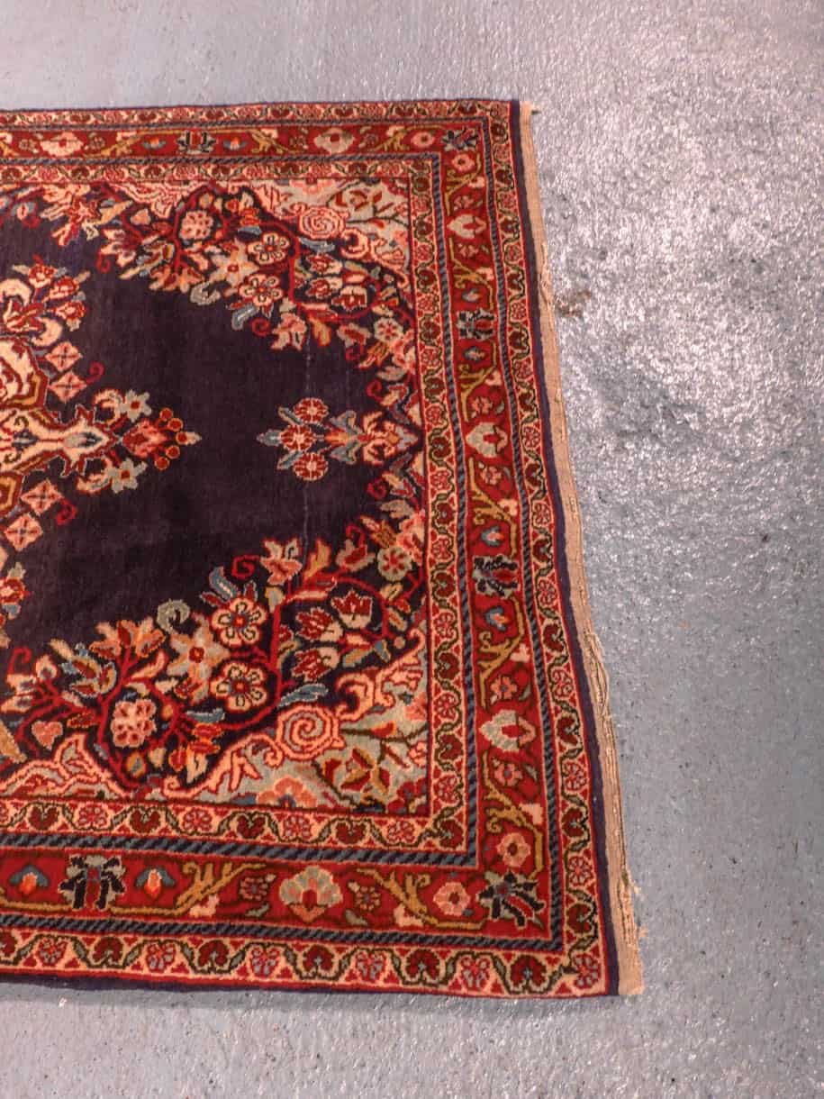 Punainen käsinsolmittu Sarouk-villamatto, 155 × 105 cm