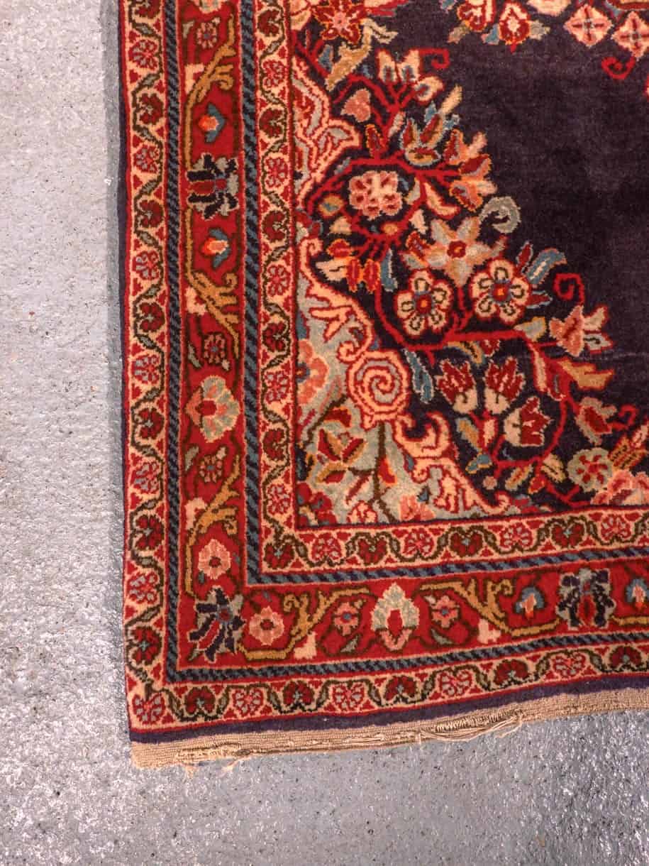 Punainen käsinsolmittu Sarouk-villamatto, 155 × 105 cm