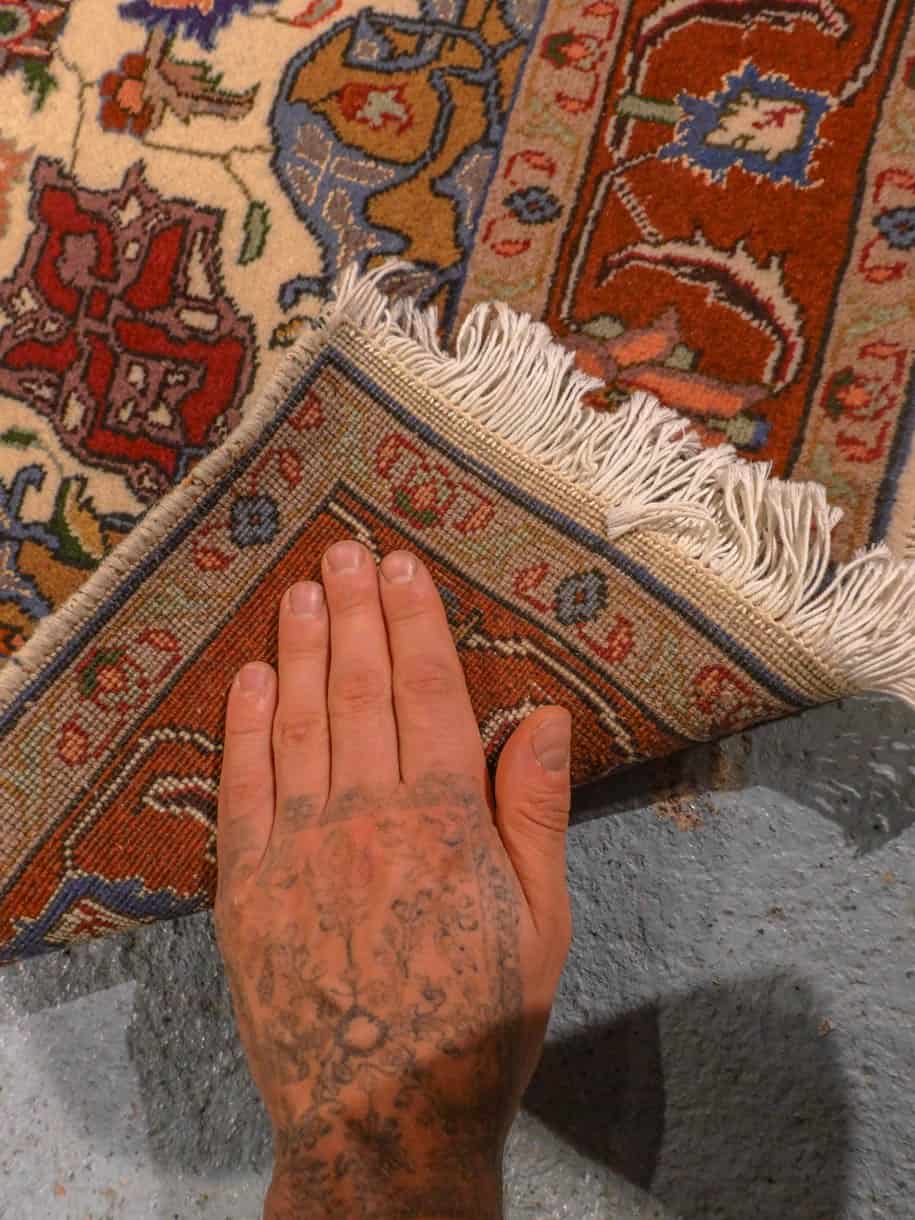 Vaalea käsinsolmittu Tabriz-villamatto, 148 × 103 cm