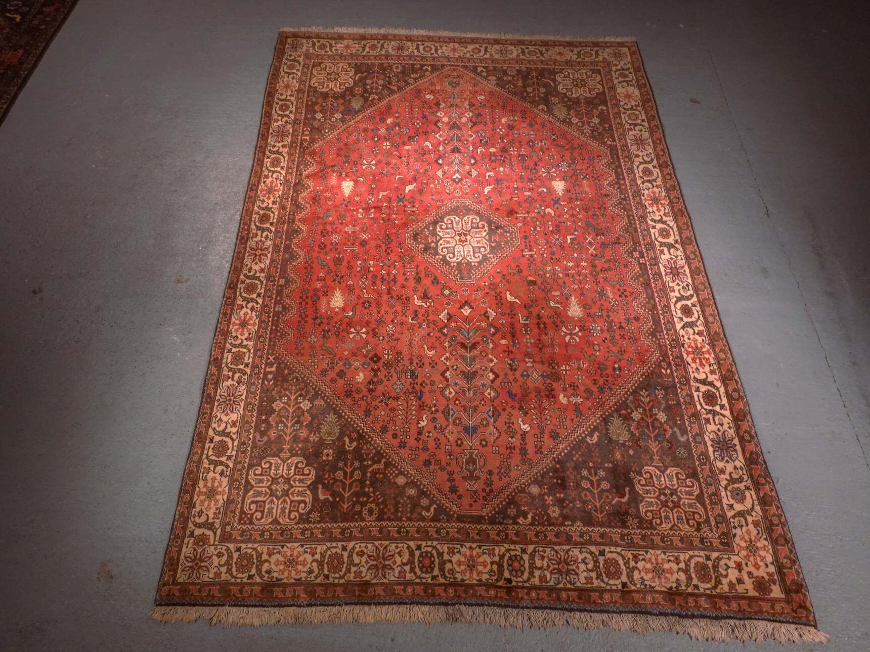 Punainen käsinsolmittu Abadeh-villamatto, 305 × 200 cm