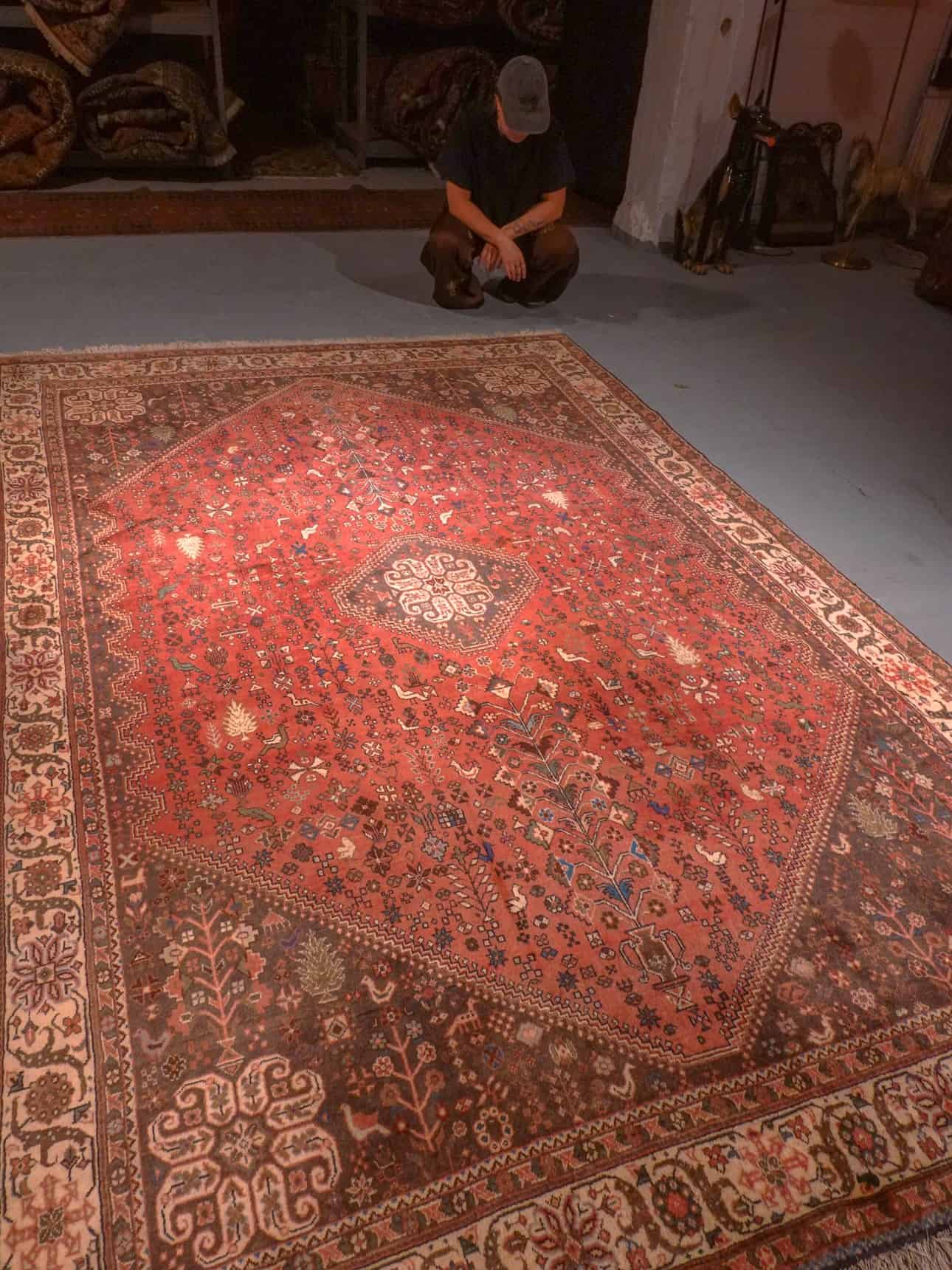 Punainen käsinsolmittu Abadeh-villamatto, 305 × 200 cm