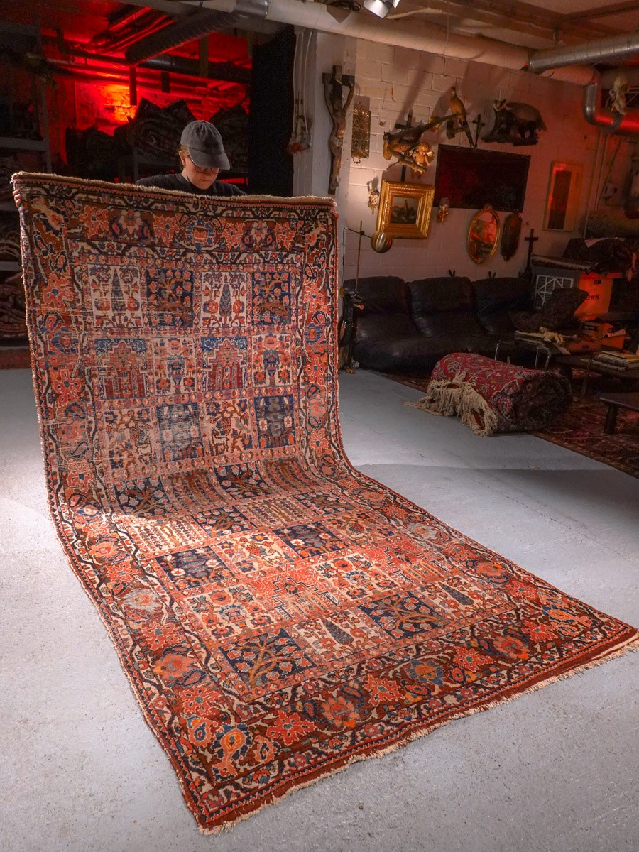 Maanläheinen käsinsolmittu Bahtijaari-villamatto, 306 × 151 cm