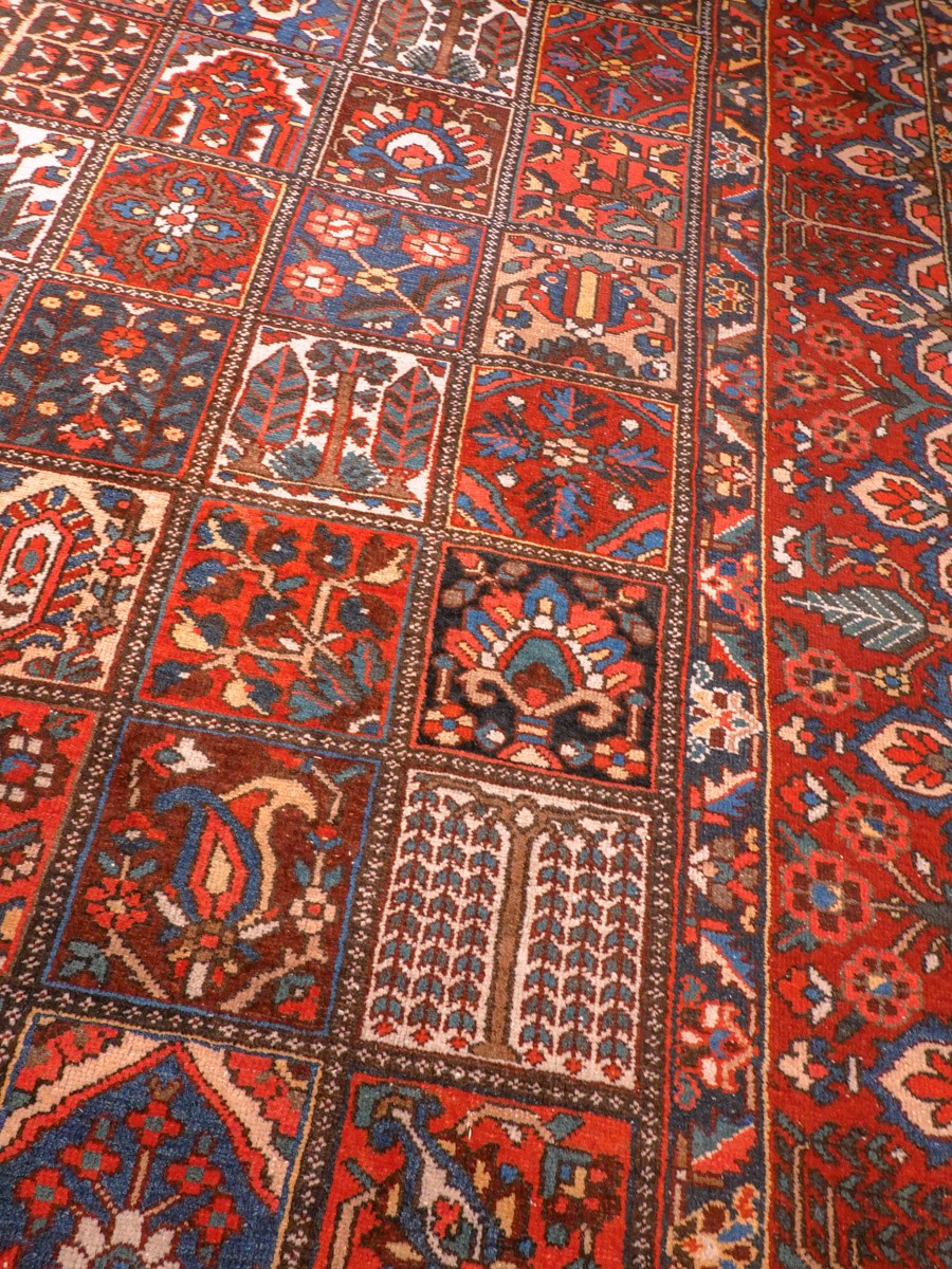 Bahtijaari-maton reunan yksityiskohta