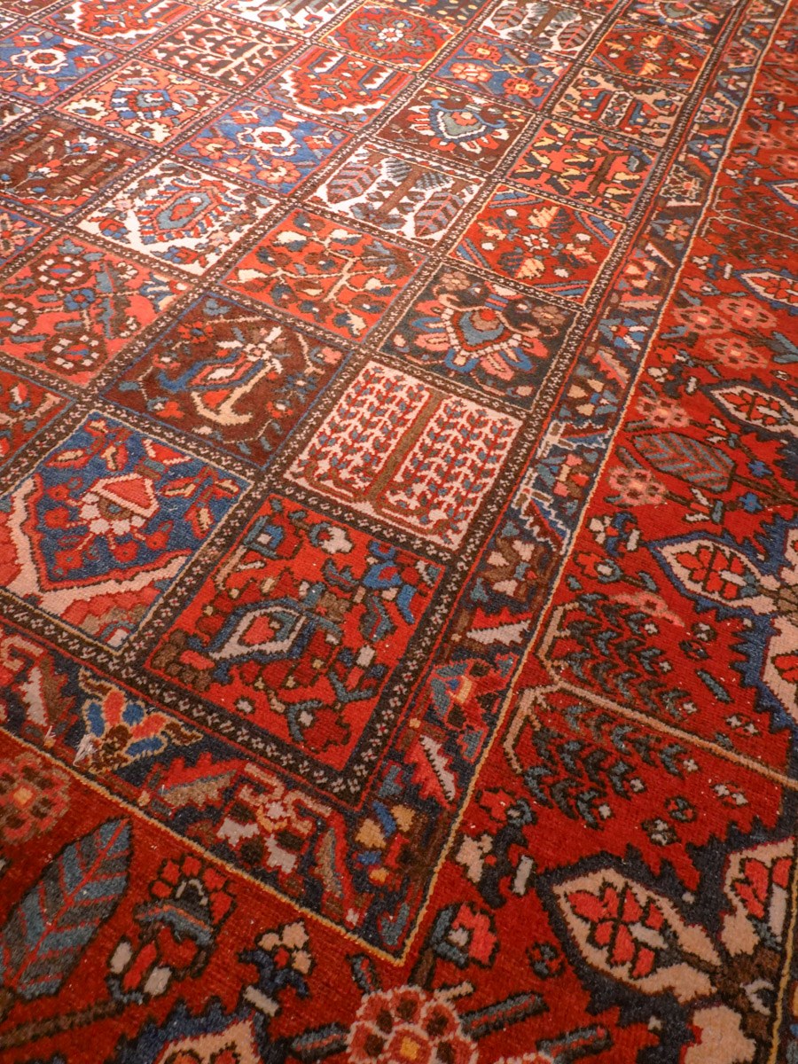 Punainen käsinsolmittu Bahtijaari-villamatto, 376 × 308 cm