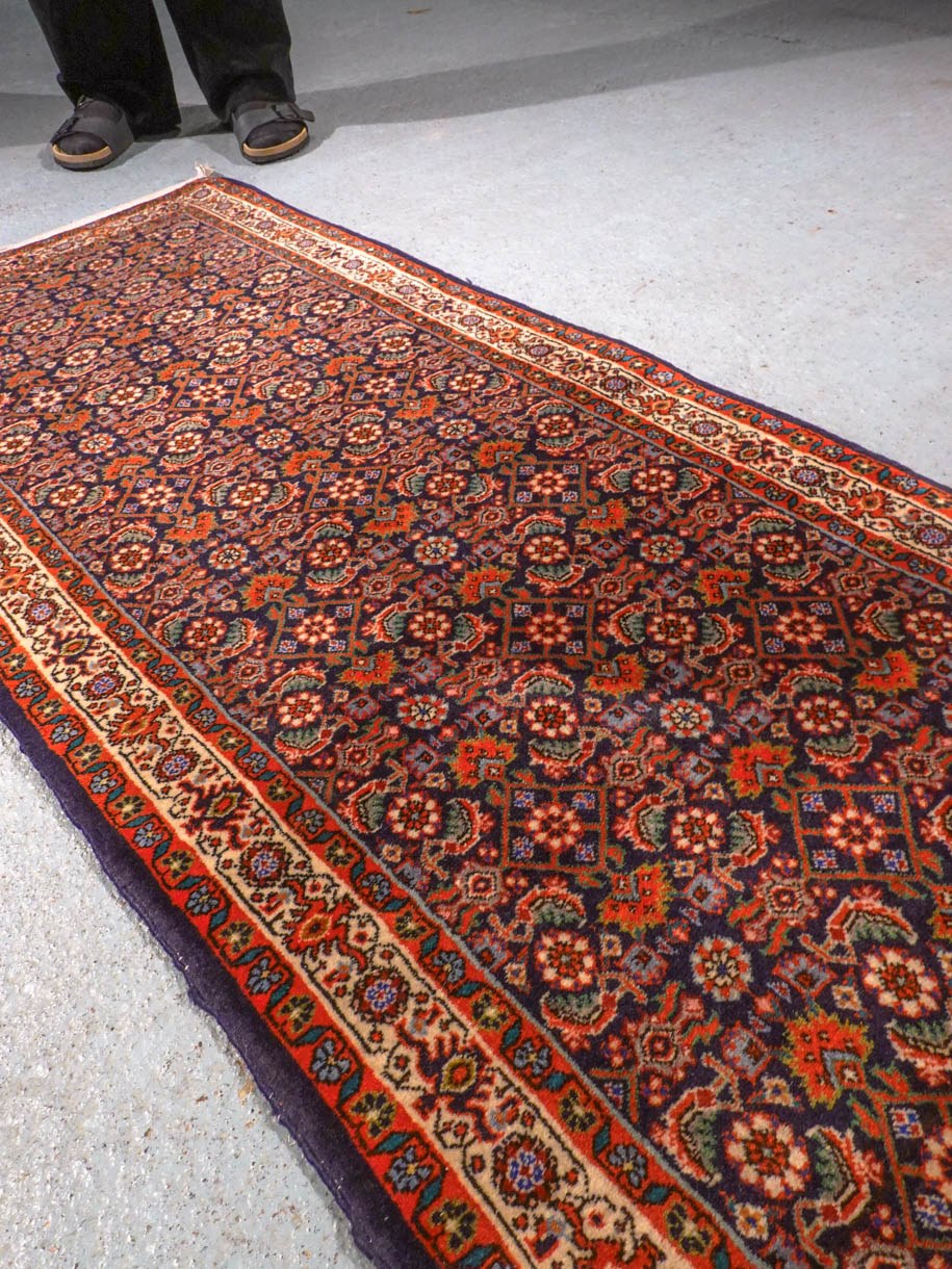 Maanläheinen käsinsolmittu Bijar-villamatto, 158 × 65 cm