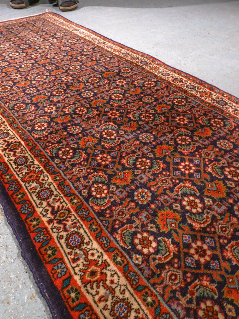 Maanläheinen käsinsolmittu Bijar-villamatto, 158 × 65 cm