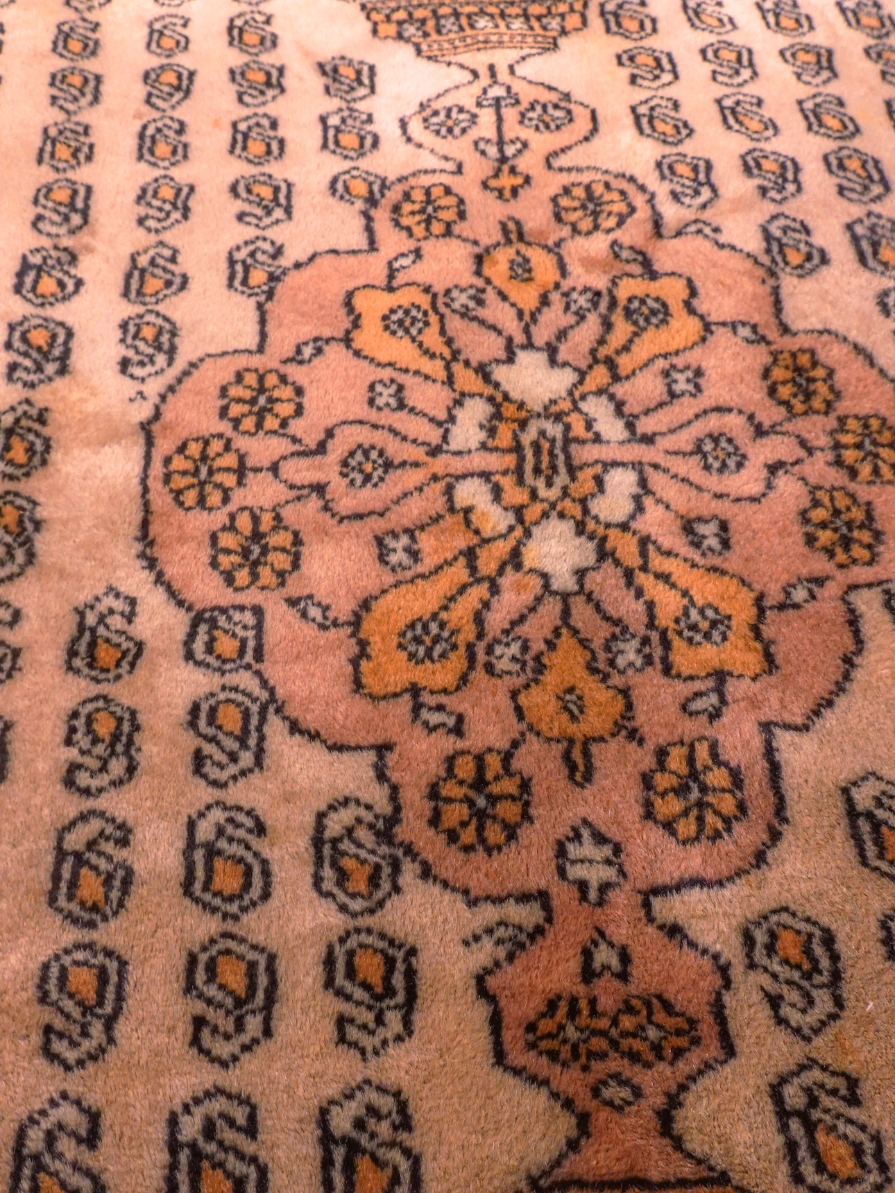 Vaalea käsinsolmittu Buhara-villamatto, 241 × 156 cm