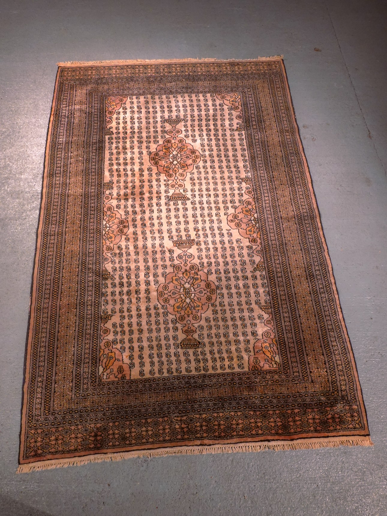 Vaalea käsinsolmittu Buhara-villamatto, 241 × 156 cm