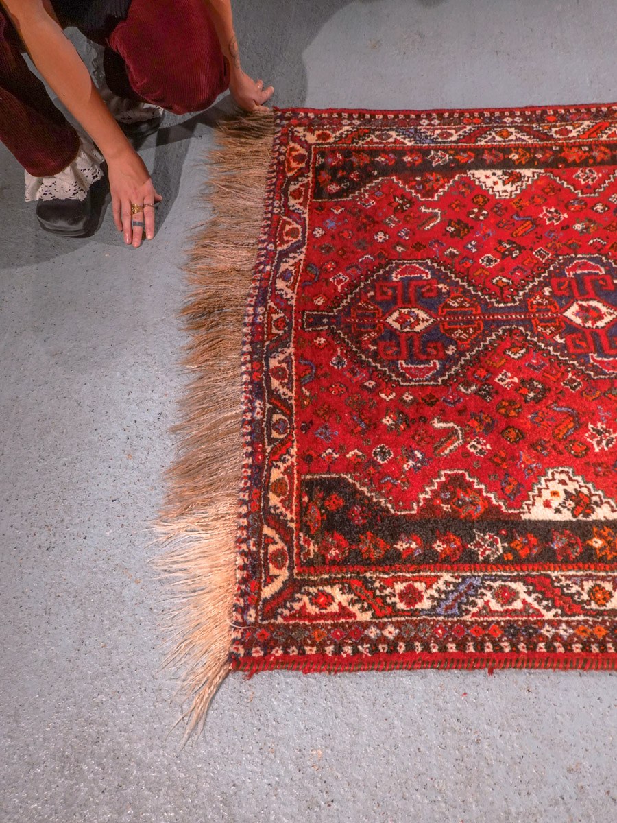 Punainen käsinsolmittu Gasghai-villamatto, 186 × 120 cm