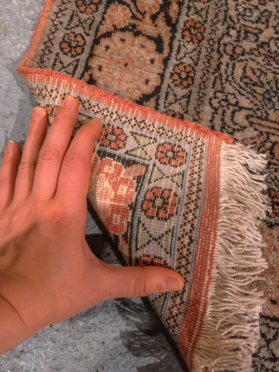 Maanläheinen käsinsolmittu Ghom-silkkimatto, 162 × 98 cm
