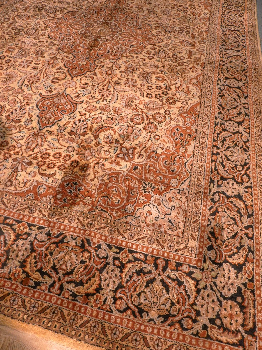 Maanläheinen käsinsolmittu Ghom-silkkimatto, 198 × 121 cm