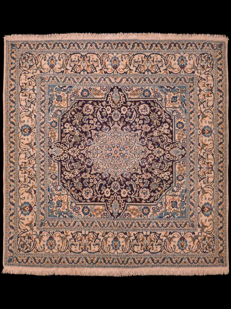 Upea neliömäinen Nain – 195 x 195 cm