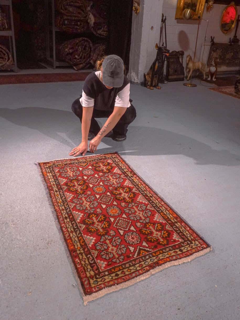 Punainen käsinsolmittu Hamadan-villamatto, 113 × 66 cm