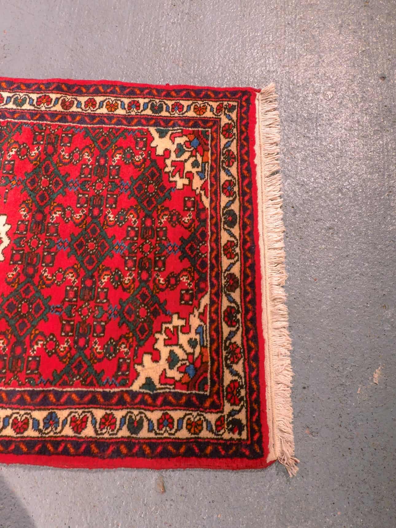 Punainen käsinsolmittu Hossainabad-villamatto, 307 × 89 cm