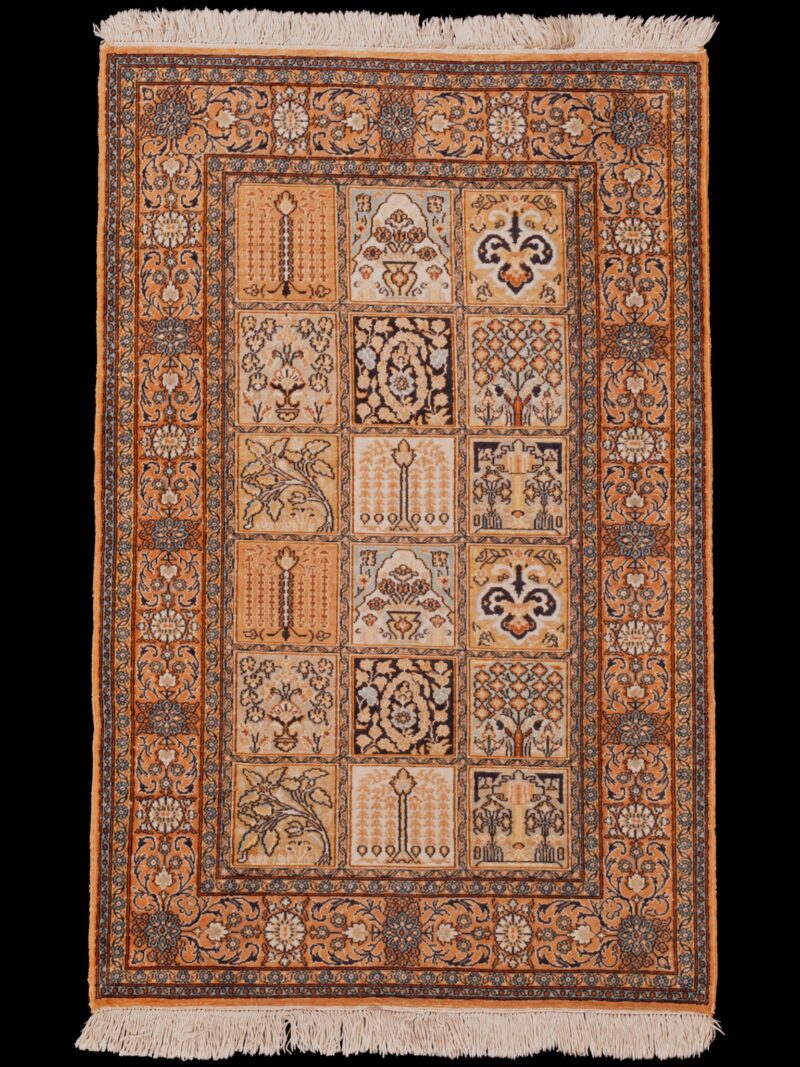 Vaalea käsinsolmittu Kashmir-silkkimatto, 125 × 81 cm
