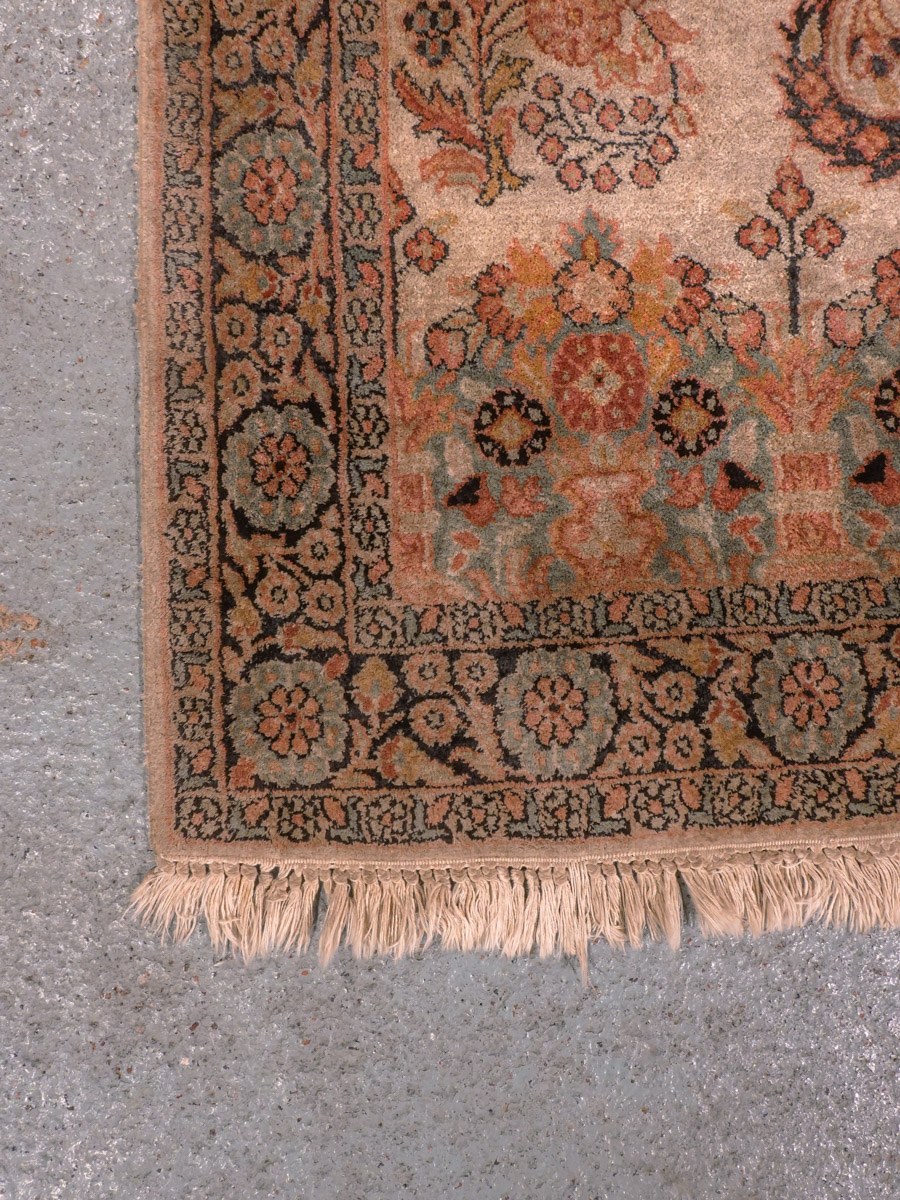 Vaalea käsinsolmittu Kashmir-silkkimatto, 164 × 96 cm