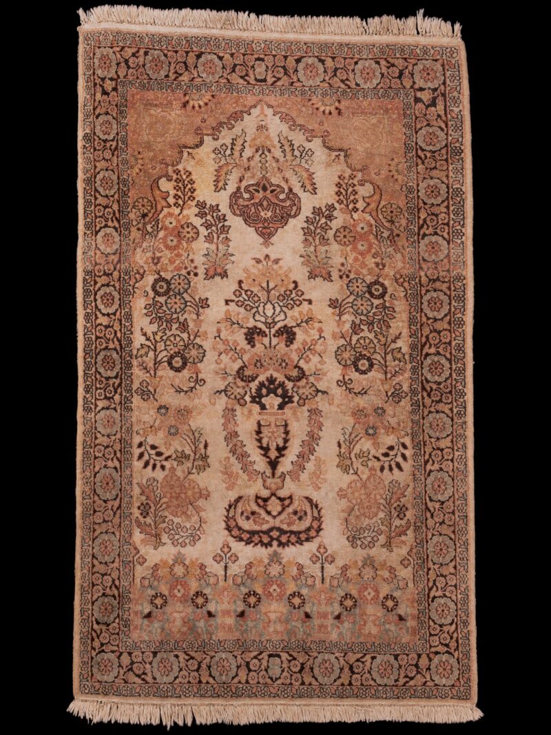 Vaalea käsinsolmittu Kashmir-silkkimatto, 164 × 96 cm