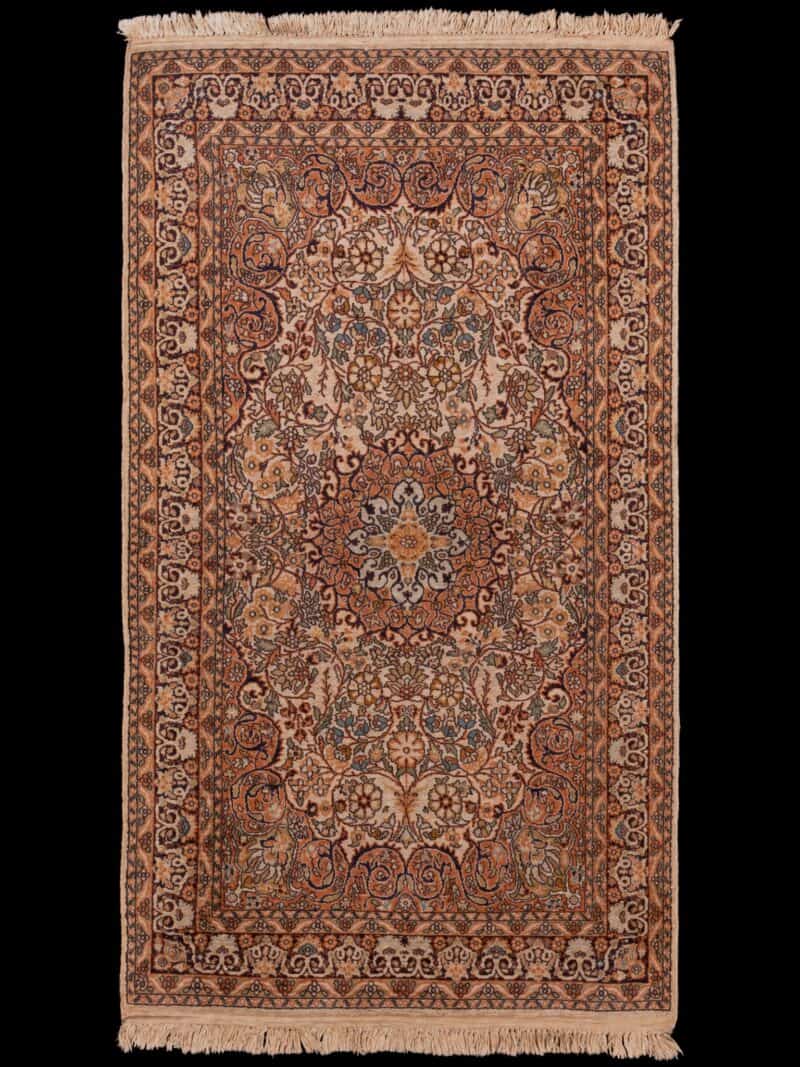 Vaalea käsinsolmittu Kashmir-silkkimatto, 165 × 95 cm