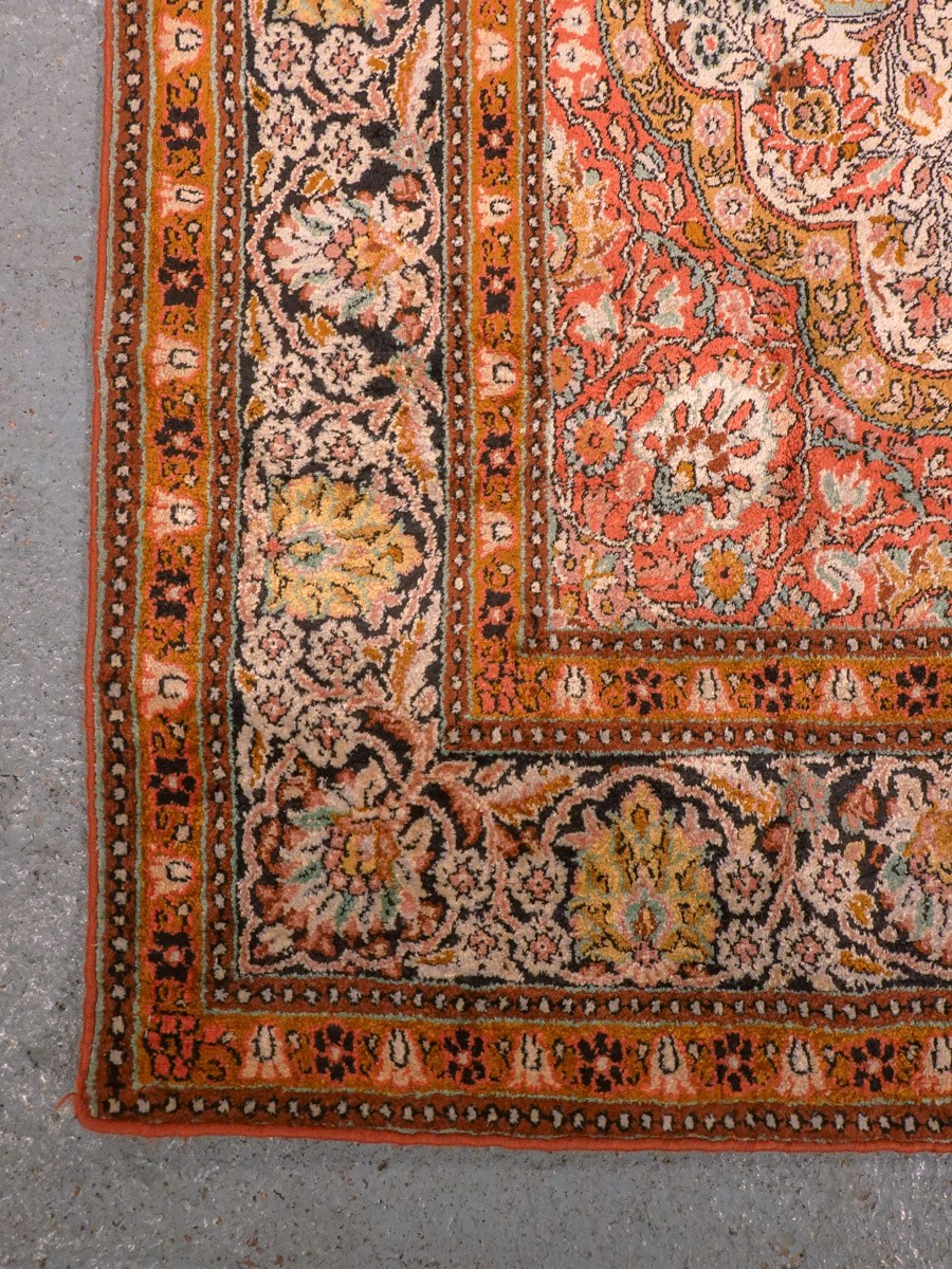 Vaalea käsinsolmittu Kashmir-silkkimatto, 184 × 122 cm