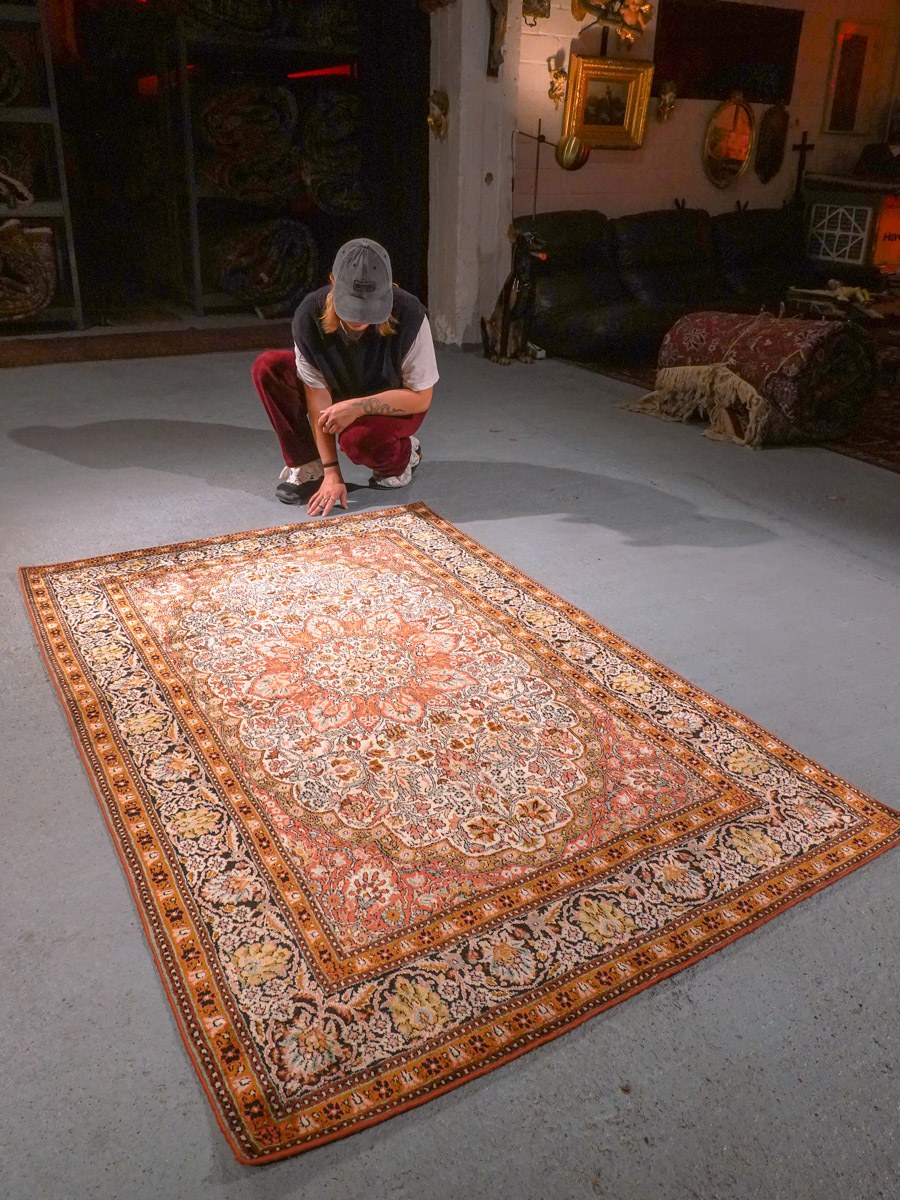 Vaalea käsinsolmittu Kashmir-silkkimatto, 184 × 122 cm