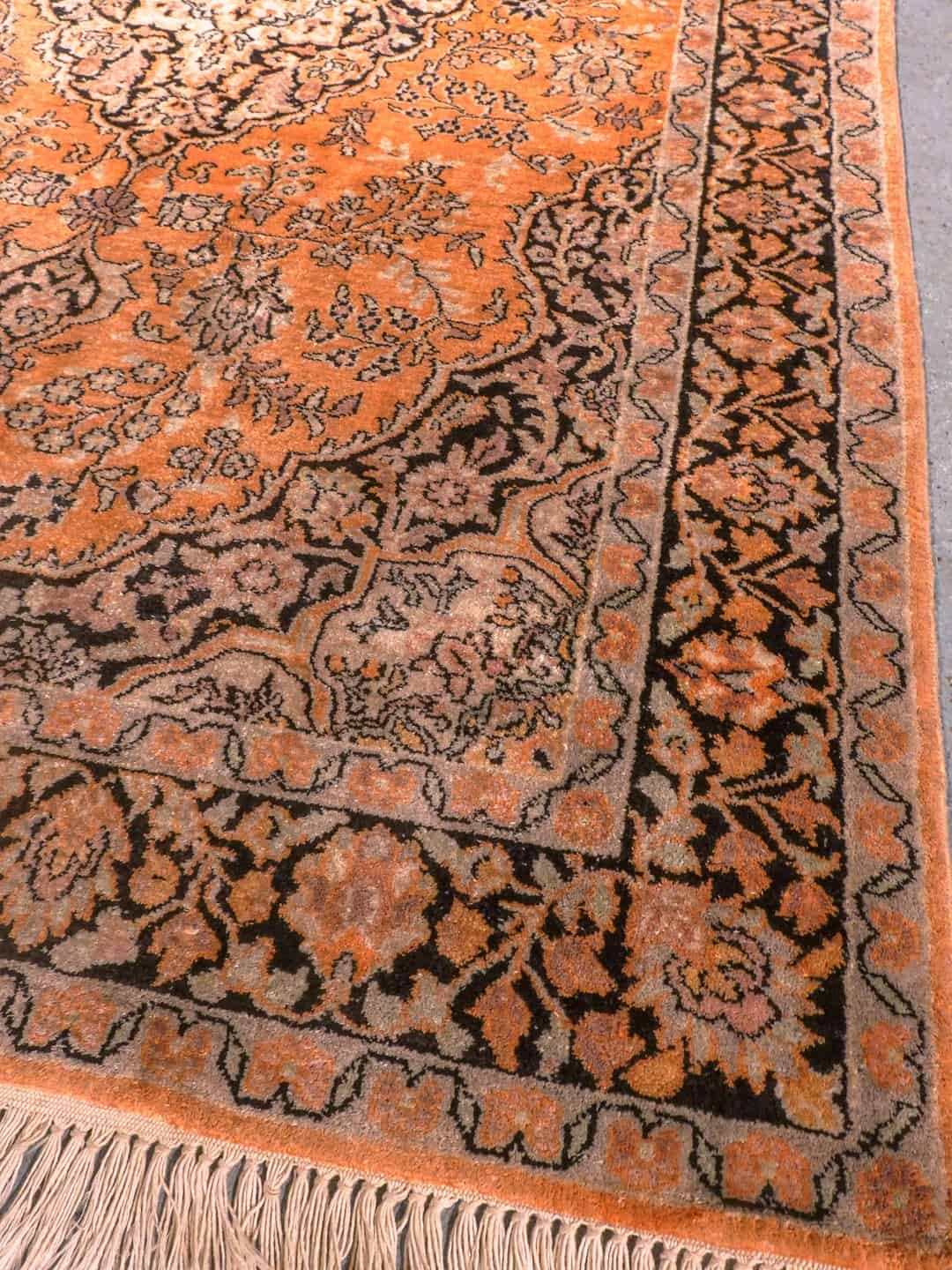 Maanläheinen käsinsolmittu Kashmir-villamatto, 186 × 122 cm